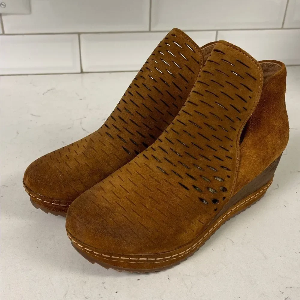 ANTELOPE TIFFANY Women's Tan Wedge Ankle Boots Euro 38 US 7-7.5